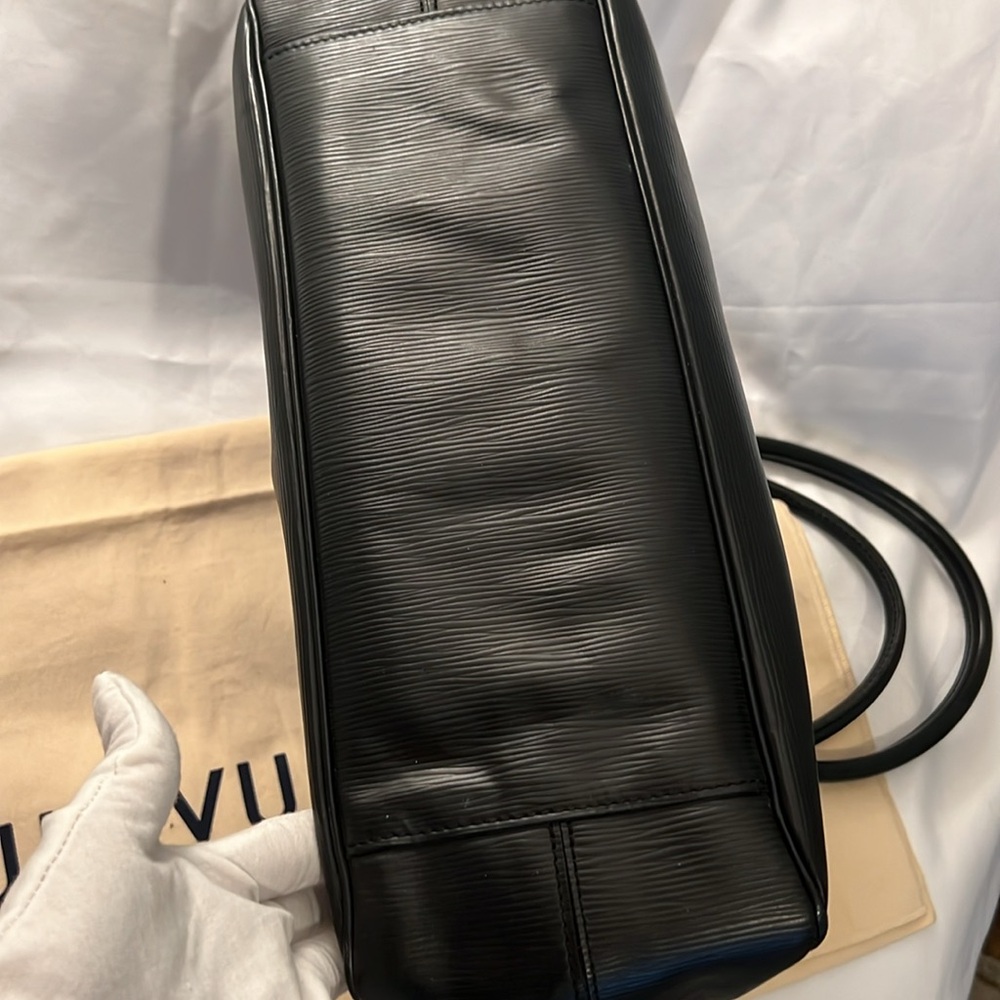 Louis Vuitton Black Epi Leather Passy GM Bag - Picture 7 of 16